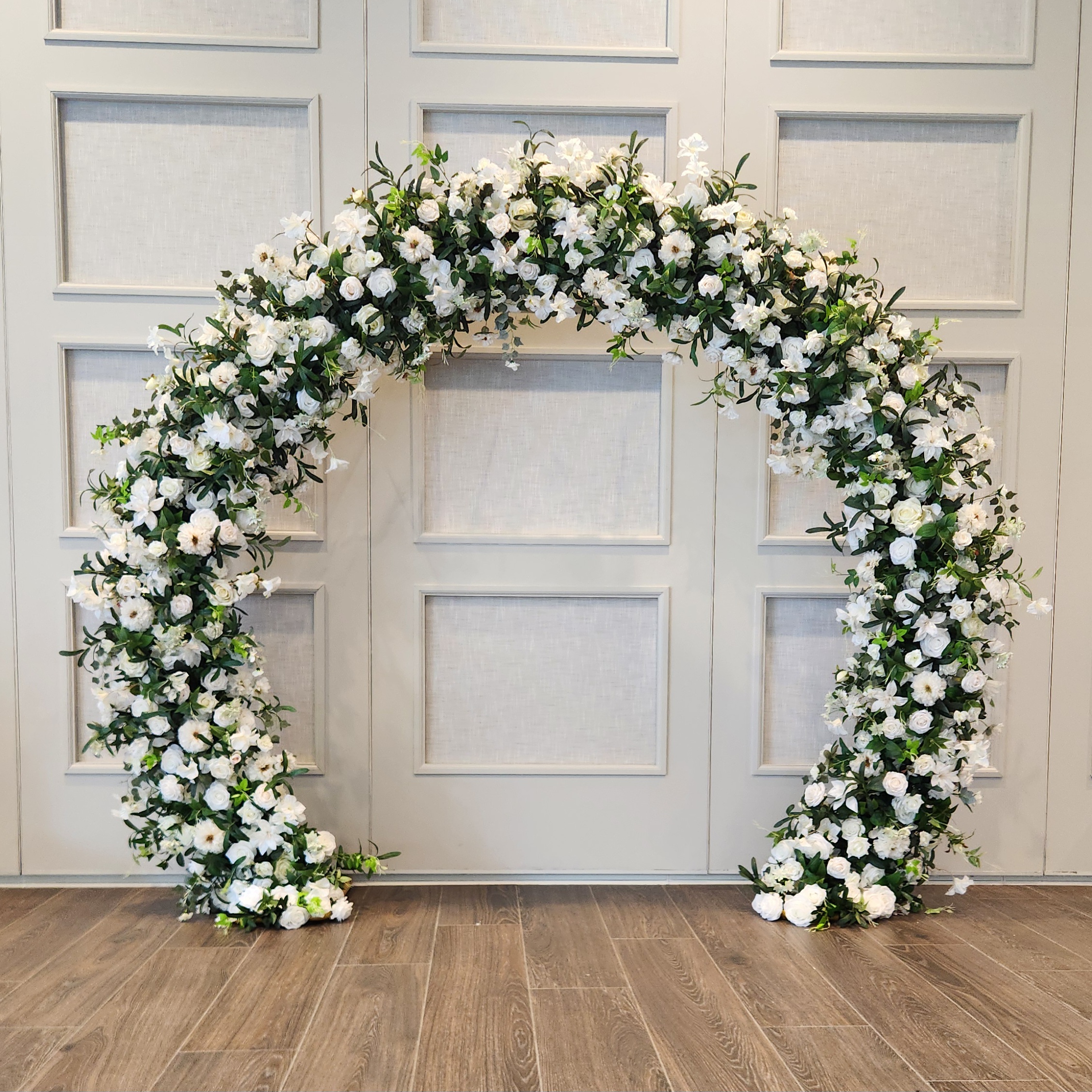 #B0003 - White Rose With Vine Green Willow Leaves Round, $295.00 White Rose With Vine Green Willow Leaves Round